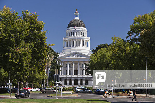 California State Capitol  seat of the legislature and the governor of California  Sacramento  California  USA  North America
