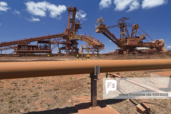 Ein altes Betriebsgelände von BHP Iron Ore  heute BHP Billion  einem australisch-britischen Bergbaukonzern  Port Hedland  Western Australia  Australien