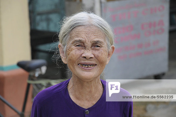 Alte Frau  Portrait  Van Long  Vietnam  Südostasien  Asien