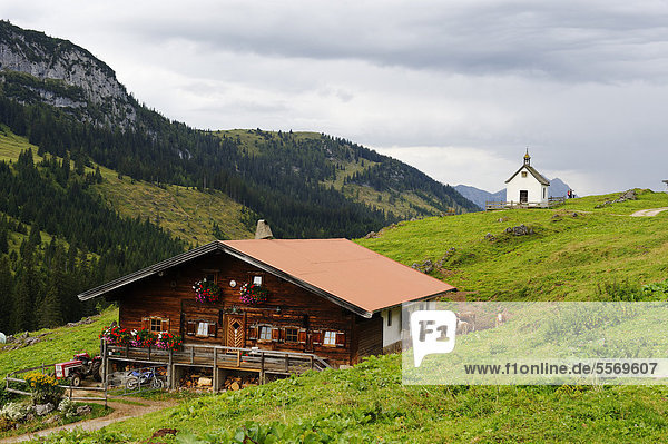 Europa Berg Wiese Österreich Kapelle Tirol