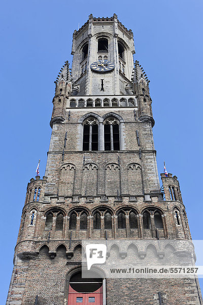 Der Belfried oder Belfort Glockenturm  Grote Markt Marktplatz  Altstadt von Brügge  UNESCO Weltkulturerbe  Westflandern  Flämische Region  Belgien  Europa