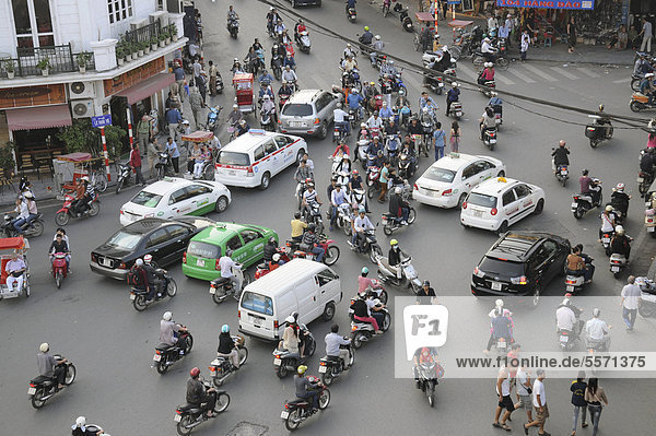 Straßenverkehr  Hanoi  Vietnam  Südostasien