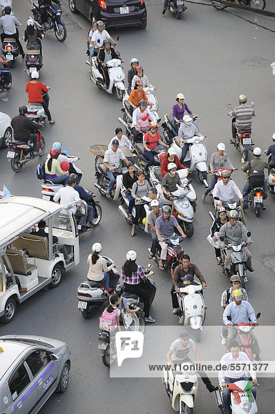 Mopeds  Straßenverkehr  Hanoi  Vietnam  Südostasien