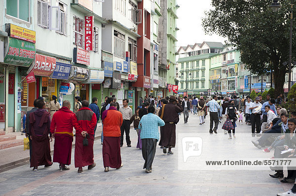 Buddhist monks strolling in the pedestrian zone  shopping street  Mahatma Gandhi Road  Gangtok  Sikkim  Himalayas  India  South Asia  Asia