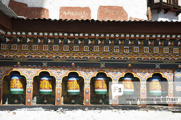 Bunte Gebetsmühlen  Kloster Cheri Goemba  Chagri Dorjeden Monastery  bei Thimphu  Königreich Bhutan  Südasien  Asien