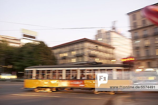 Italien  Lombardei  Mailand  Straßenbahn auf der Piazza Cadorna