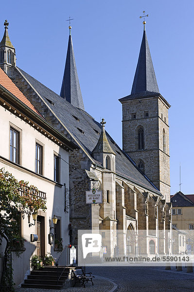 Katholische Stadtpfarrkirche Heilige Maria vom Rosenkranz und Heilige Regiswindis  Gerolzhofen  Unterfranken  Franken  Bayern  Deutschland  Europa