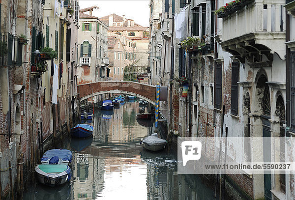 Brücke  Häuser am Kanal  Venedig  Italien  Europa
