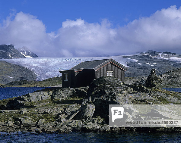 Berghütte und Gletscher  Sognefjell  Sogn og Fjordane  Norwegen  Skandinavien  Europa