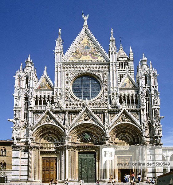 Cathedral of Siena  west facade by Giovanni Pisano  Siena  Tuscany  Italy  Europe