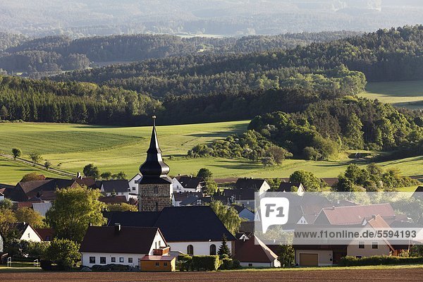 Deutschland  Bayern  Schweiz  Franken  Franken  Blick auf das Dorf Hohenmirsberg