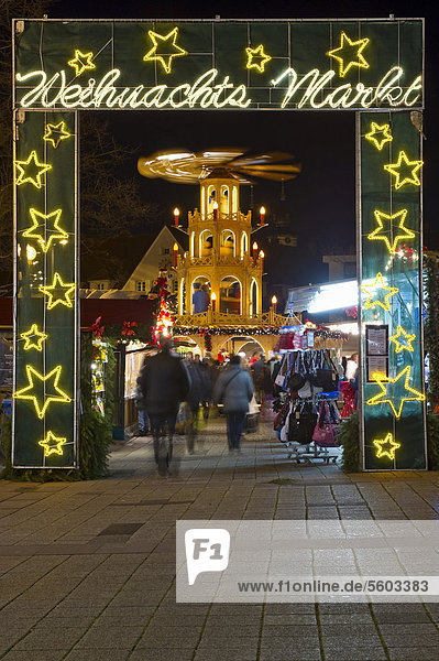 Christmas market  Bruchsal  Baden-Wuerttemberg  Germany  Europe