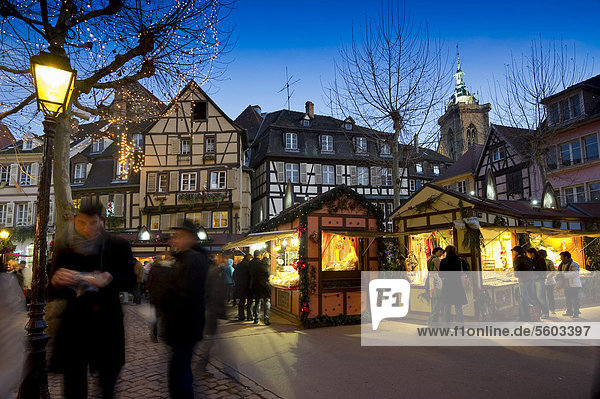 Weihnachtsmarkt  Colmar  Elsass  Frankreich  Europa