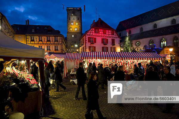 Weihnachtsmarkt  Ribeauville  Elsass  Frankreich  Europa