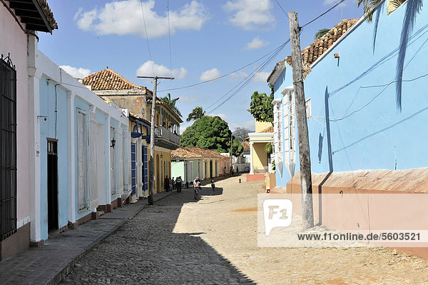 Seitenstraße  Kopfsteinplaster  Altstadt  Trinidad  Kuba  Große Antillen  Karibik  Mittelamerika  Amerika
