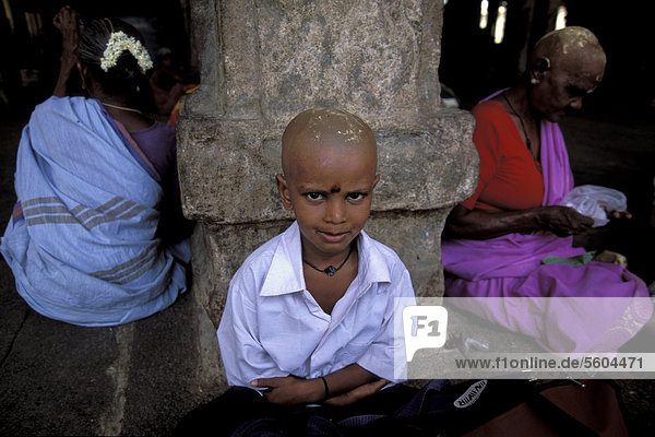 Girl after a hair sacrifice  Hindu Ranganathaswamy Temple  Srirangam  Trichy or Tiruchirappalli  Tamil Nadu  South India  India  Asia