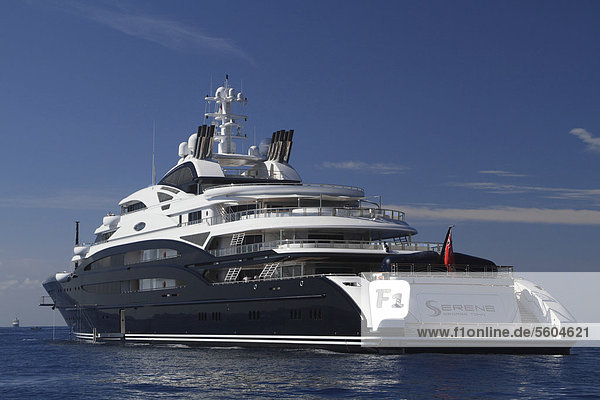 Motoryacht Serene  Baujahr 2011  Werft: Fincantieri Yachts  Länge 133  9 m  Eigner: Yuri Scheffler  an der CÙte d'Azur  Monaco  Frankreich  Mittelmeer  Europa