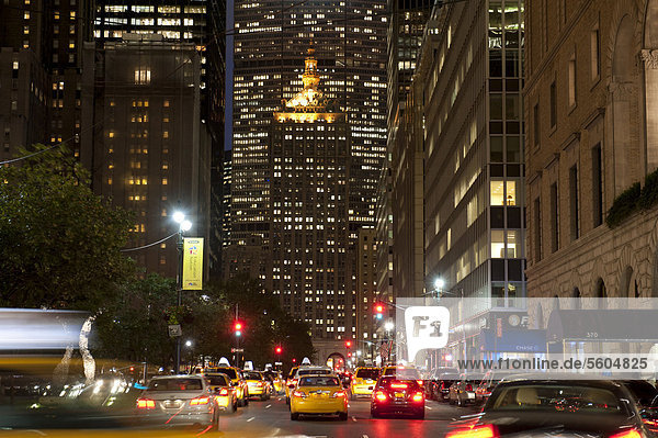 Park Avenue  The Helmsley Building illuminated at night  Midtown  Manhattan  New York  USA  North America