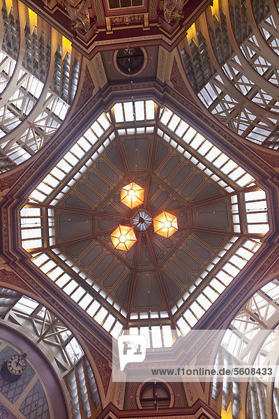 Viktorianisches Glasdach im Leadenhall Market  London  England  Großbritannien  Europa