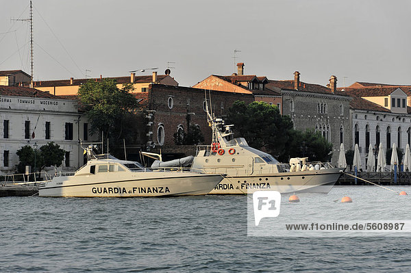 Guardia di Finanza  Boote der Finanzpolizei  vor Anker in Venedig  Venetien  Italien  Europa