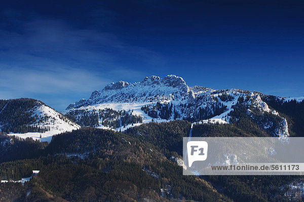 Blick vom Chiemsee auf die Chiemgauer Alpen  Kampenwand-Massiv  Bayern  Deutschland  Europa