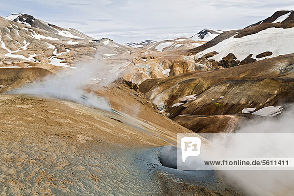 Bunte Hügel und farbigen Rhyolith-Berge des Gletschers und Geothermalgebietes Kerlingarfjöll  Island  Europa