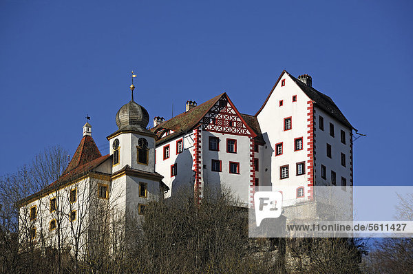 Burg Egloffstein  1358 erwähnt  mit Burgkapelle von 1750  Rittergasse 80b  Egloffstein  Oberfranken  Bayern  Deutschland  Europa