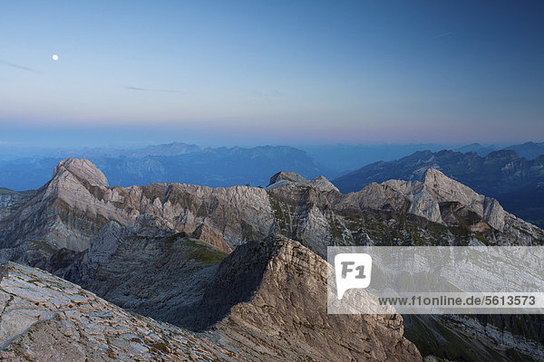 Der Alpstein mit dem Altmanngipfel zu Vollmondaufgang  Appenzell Ausserrhoden  Schweiz  Europa  ÖffentlicherGrund