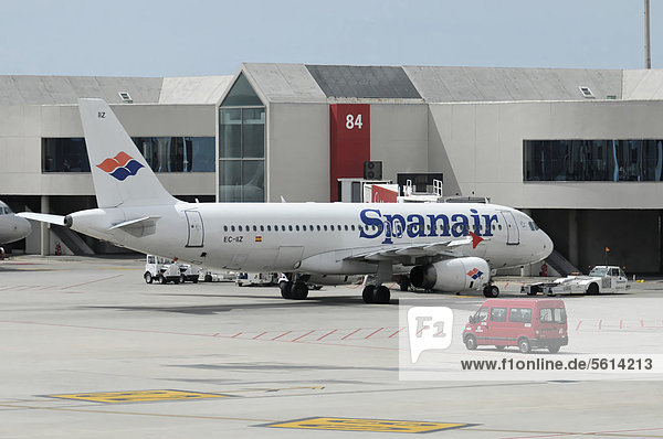 EC-IIZ Spanair Airbus A320  Flughafen Madrid  Madrid  Spanien  Europa