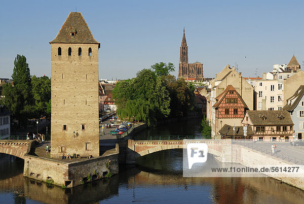 Wehrturm  mittelalterliche Brücke über die Ill  Ponts Couverts  gedeckte Brücke  Straßburg  Strasbourg  Elsass  Frankreich  Europa