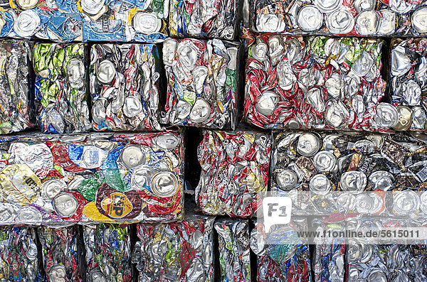 Gepresste Getränkedosen Recycling