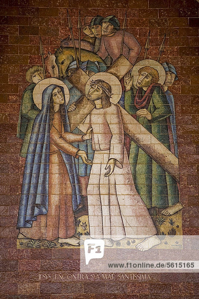 Christliches Motiv  gemalt auf Wandfliesen aus Keramik  Fatimakirche  Fatima  Portugal  Europa