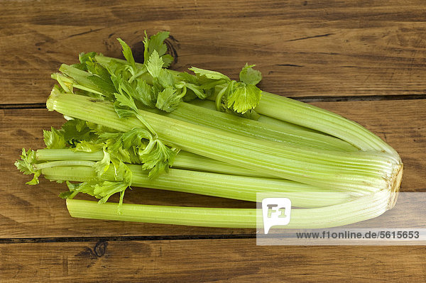 Celery (Apium graveolens var. dulce)