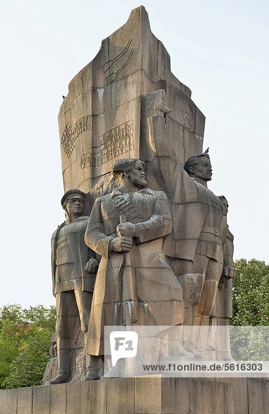 War memorial  Konstytutsii Square  Kharkiv  Ukraine  Europe