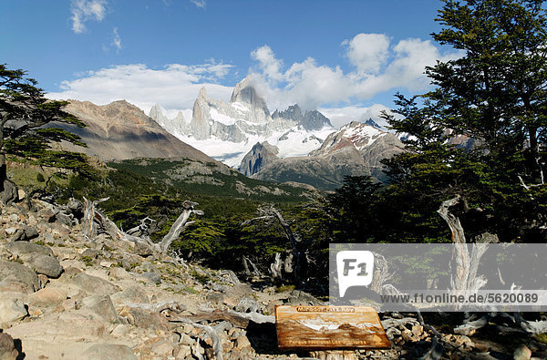 Nationalpark Los Glaciares  UNESCO Weltkulturerbe  Gebirgskette mit dem Berg Monte Fitz Roy  El Chalten  Provinz Santa Cruz  Patagonien  Argentinien  Südamerika