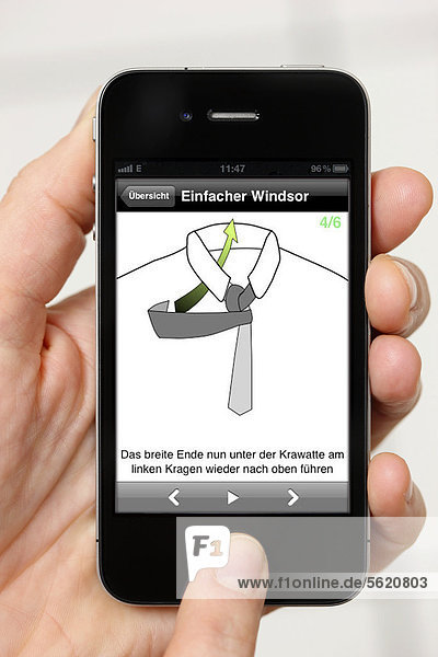 Iphone  Smartphone  App auf dem Display  Anleitung zum Binden unterschiedlicher Krawattenknoten