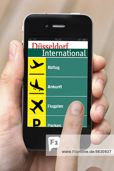 Iphone  Smartphone  App auf dem Display  Informationen über Abflug  Ankunft  Verbindungen  Flughafen Düsseldorf International
