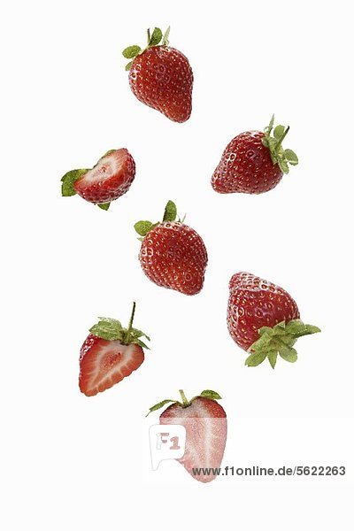 Erdbeeren  ganz und halbiert