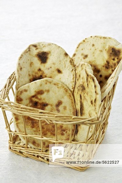 Pitabrote im Brotkorb
