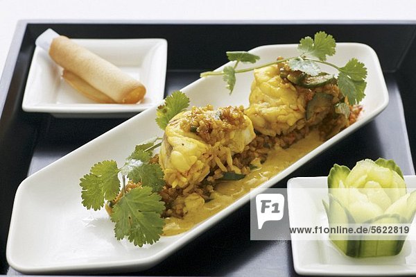 Gedämpfter Seeteufel mit Currysauce  Jasminreis und Koriander (Asien)