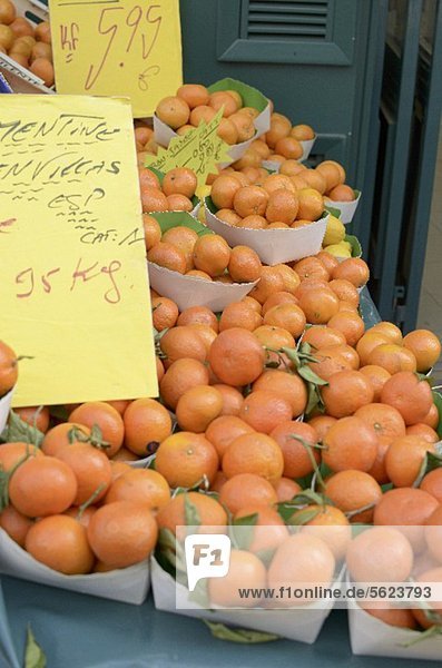 Frische Clementinen auf dem Markt