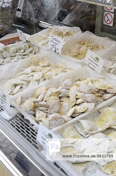 Selbstgemachte Nudeln auf dem Markt