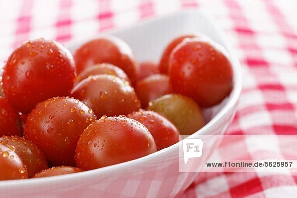 Wet tomatoes in a bowl