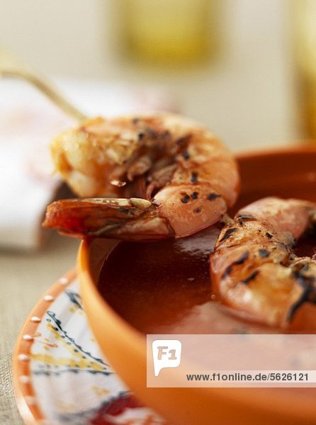 Gazpacho mit Shrimps (Close Up)