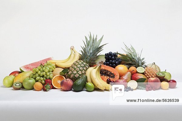 Stillelben mit verschiedenen Früchten
