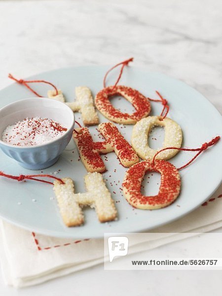 Weihnachtliche Buchstabenplätzchen mit Zucker
