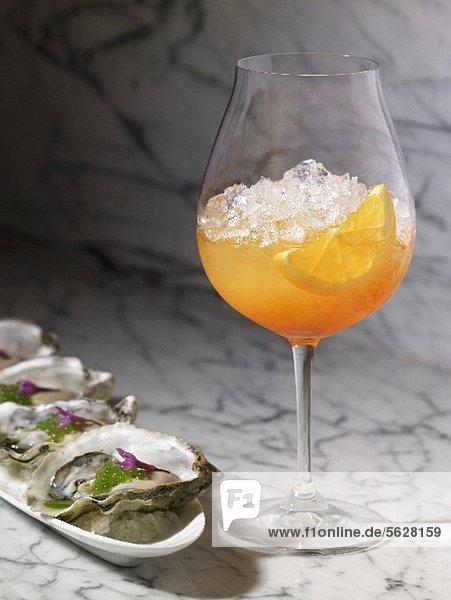 Cocktail Venetian Spritz und Austern