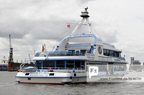 Hamburg  Schiff der großen Hafenrundfahrt  Hamburger Hafen  Elbe  Hansestadt Hamburg  Deutschland  Europa