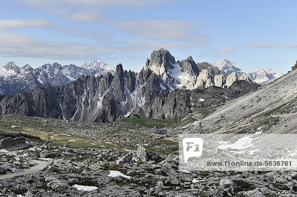 Bergpanorama Richtung Süden im Hochpustertal  Sexten  Dolomiten  Südtirol  Italien  Europa