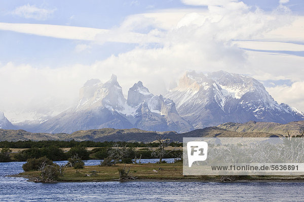 View of the Cuernos del Paine granite mountains  Torres del Paine National Park  as seen from banks of a glacial river  lake Lago del Torro  Thyndal  Magallanes and Ant·rtica Chilena Region  Patagonia  Chile  South America  America